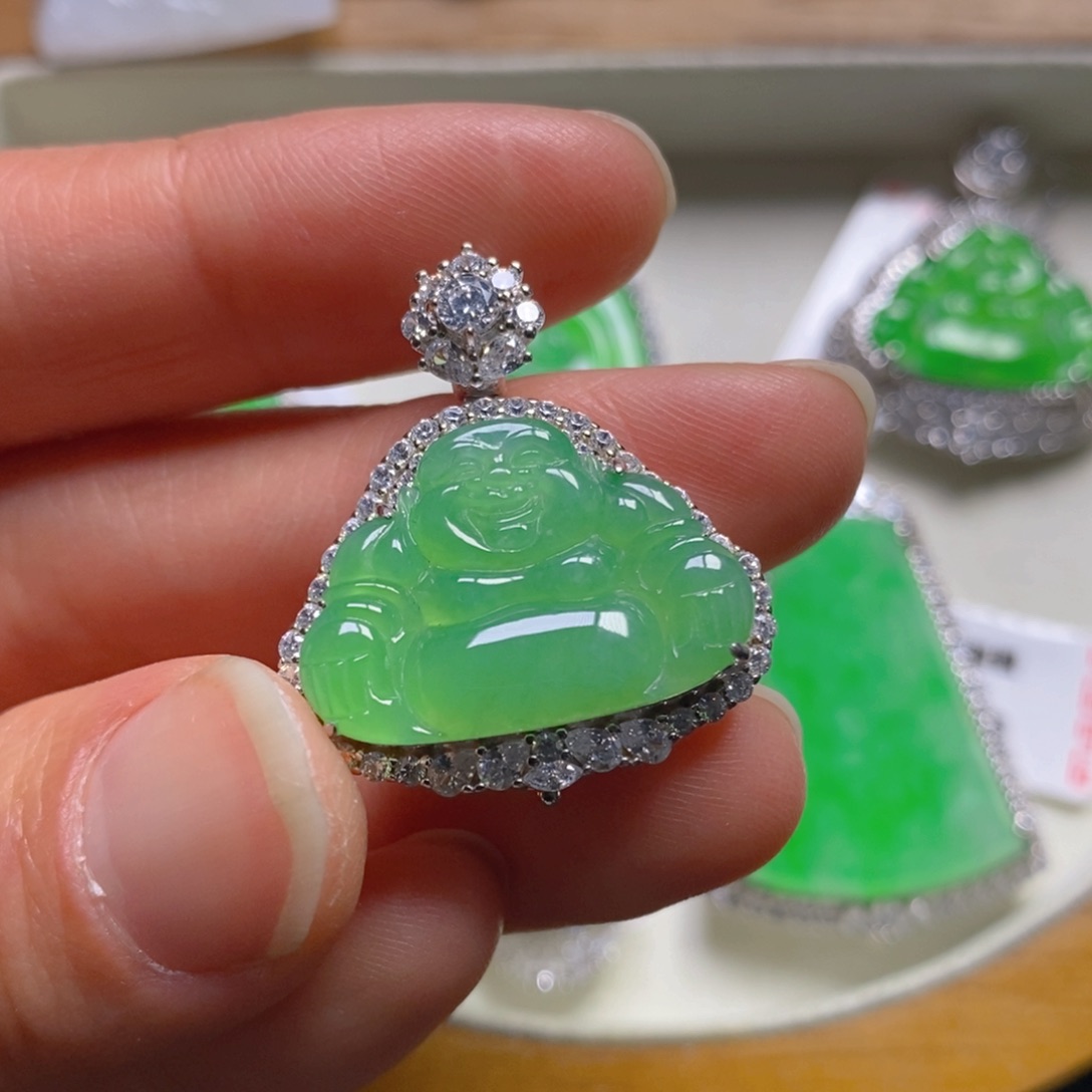 翡翠颈饰银S925镶嵌佛公吊坠