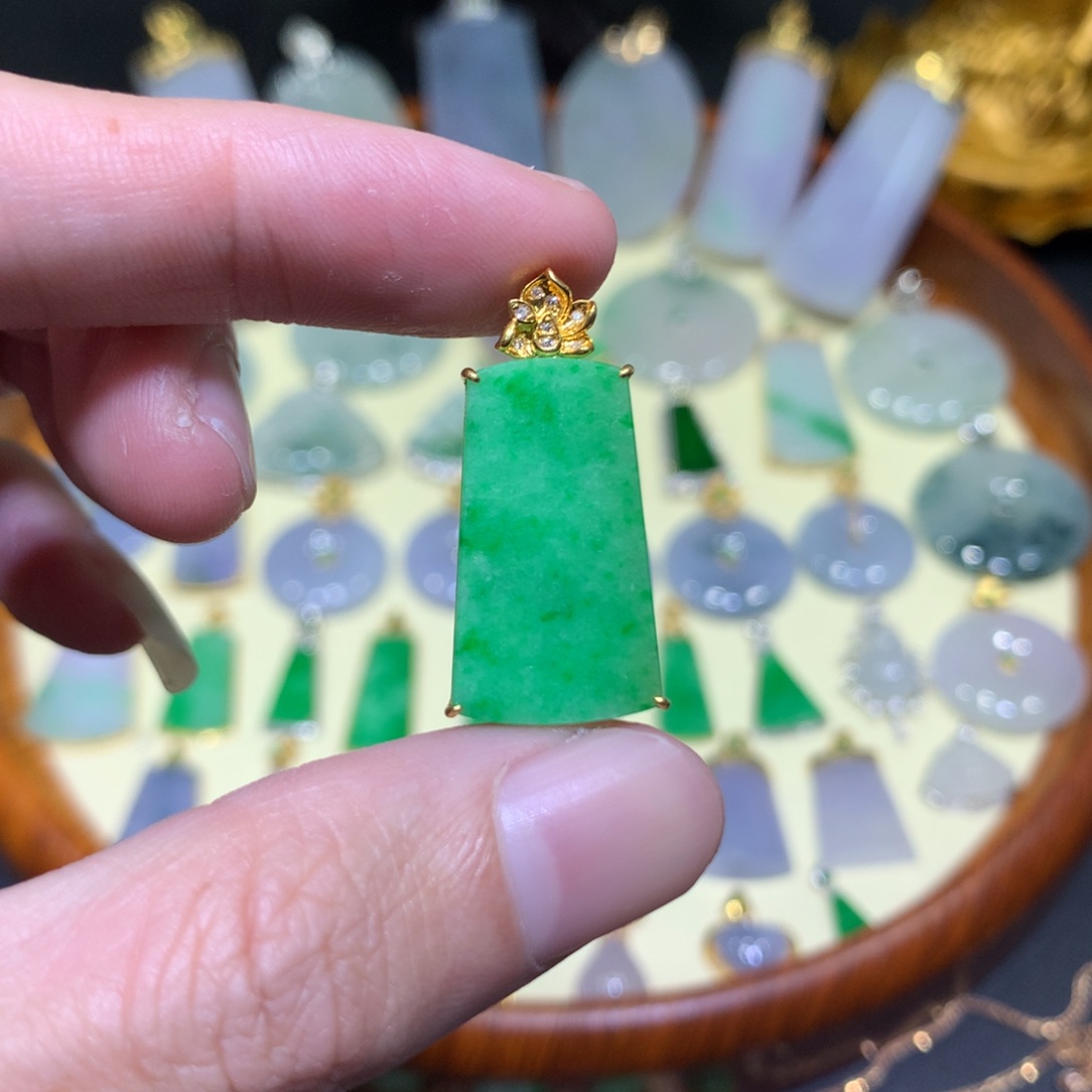 翡翠吊坠(不含链)18K金镶嵌