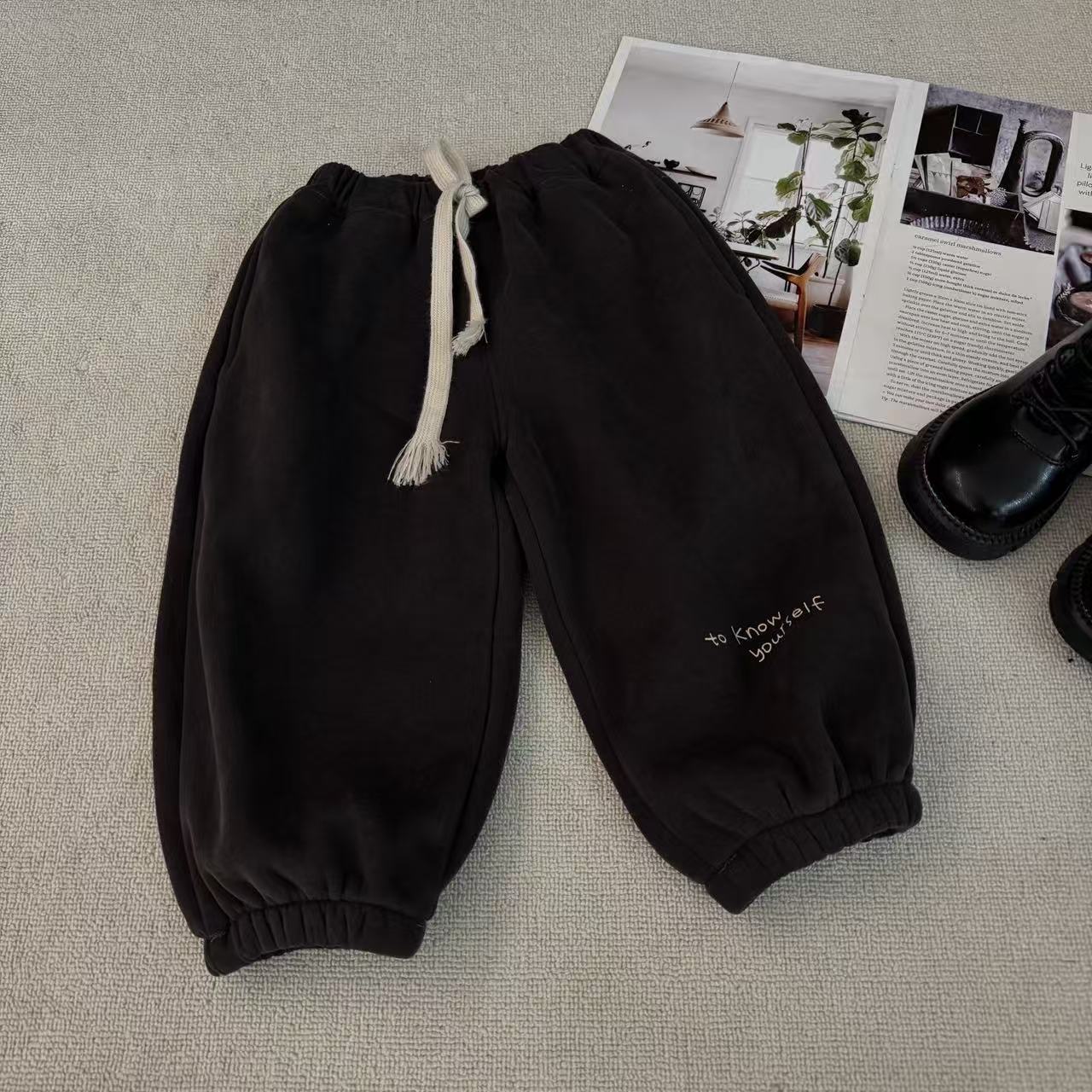 2025年秋冬新款儿童加绒卫裤百搭韩版宽松时尚30121字母裤子