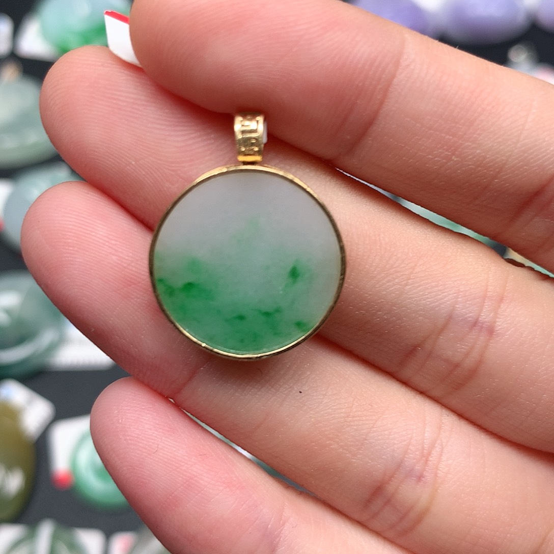 颈饰18K金镶嵌翡翠翡翠吊坠