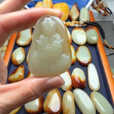 和田玉颈饰未镶嵌天****人