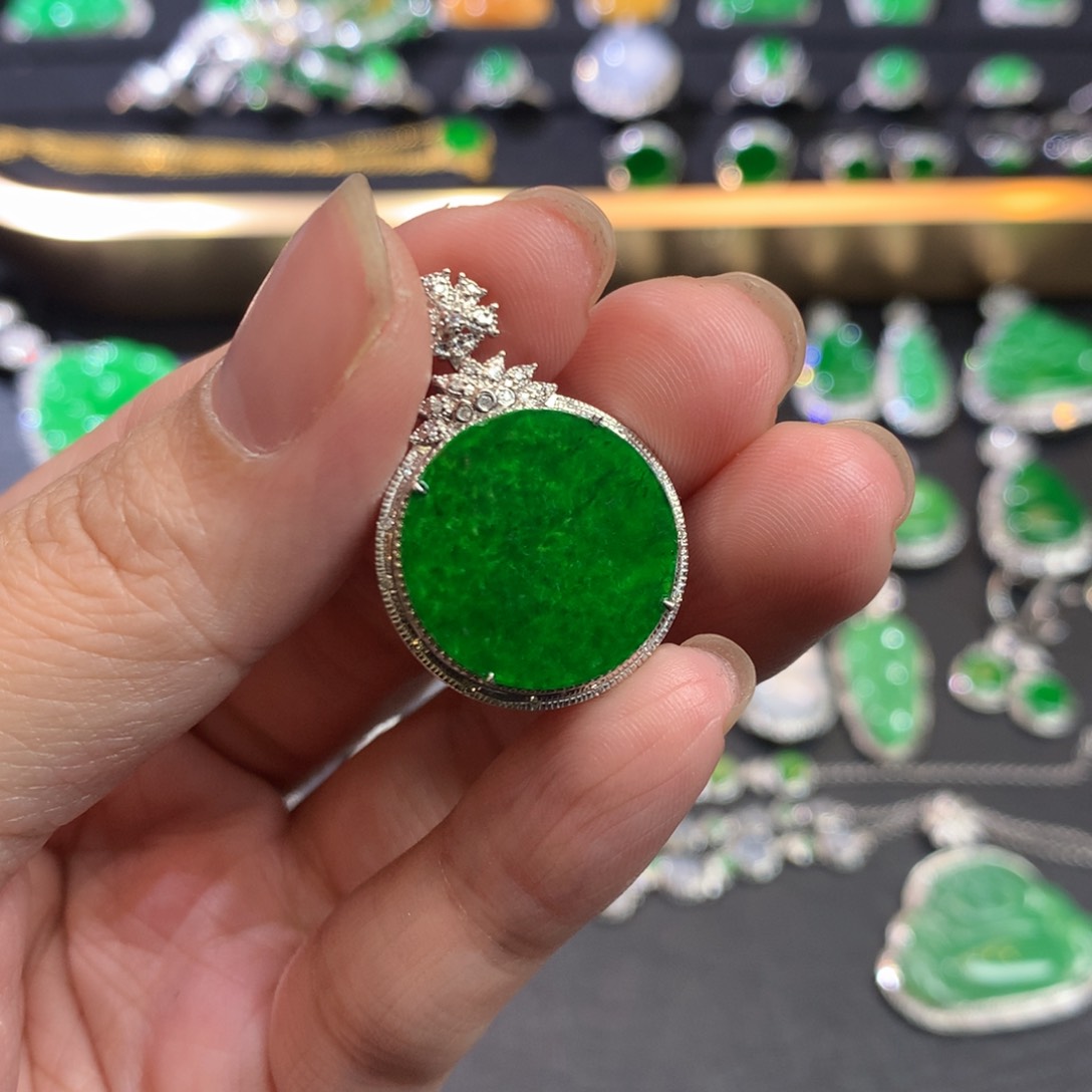 翡翠吊坠(不含链)18K金镶嵌好****利