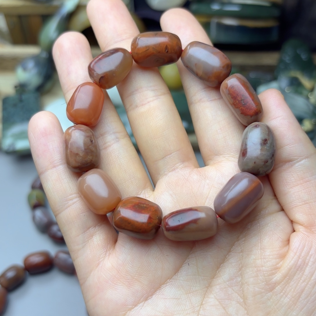 奔***粟未镶嵌颈饰玛瑙/玉髓