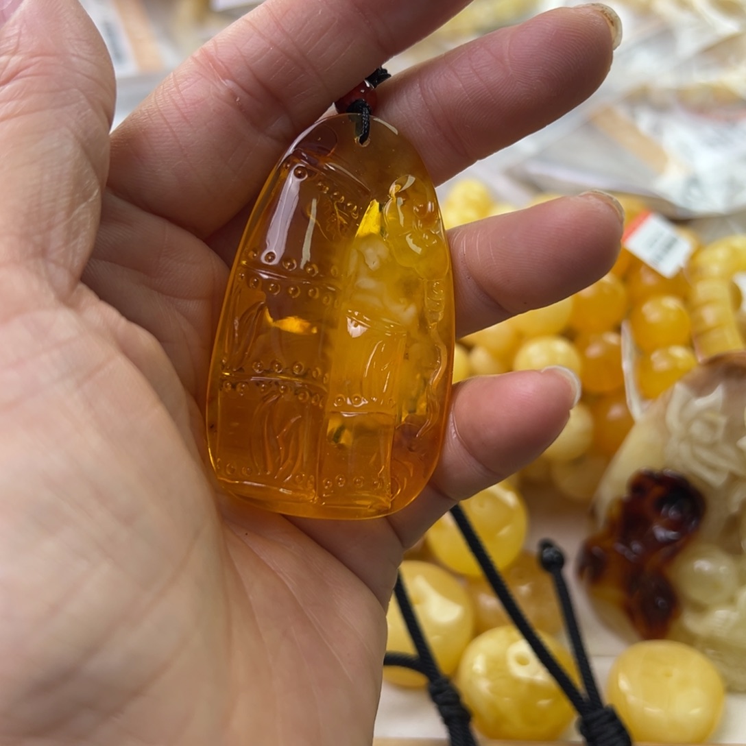 琥珀珠宝奇石未镶嵌