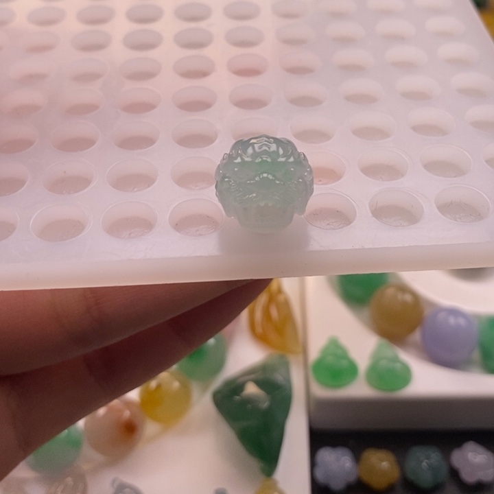 翡翠颈饰未镶嵌冰飘花龙头珠13