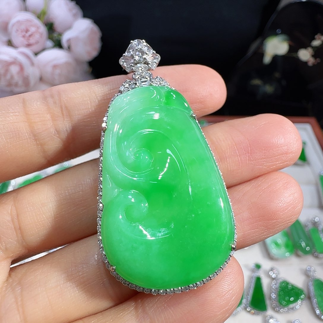 翡翠吊坠(不含链)18K金镶嵌