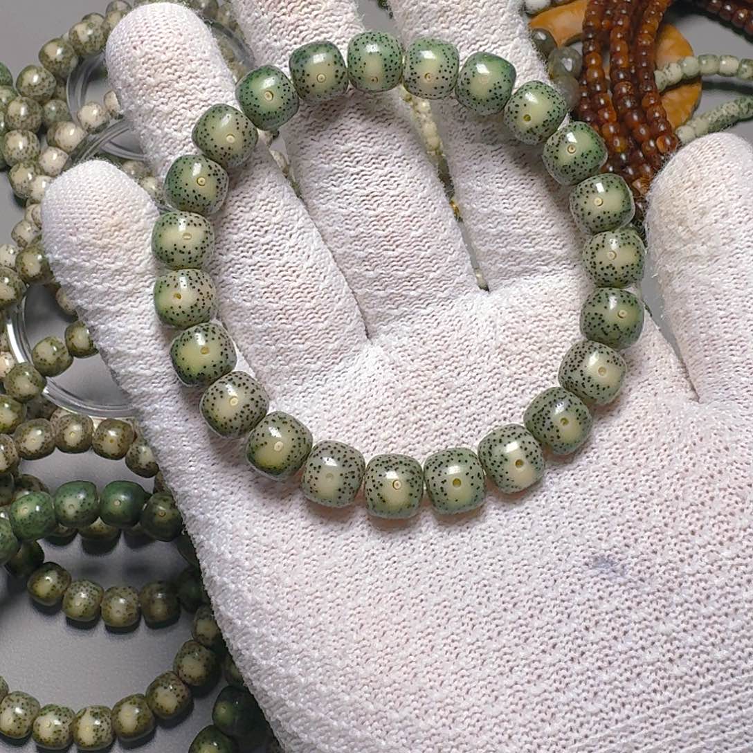 星月菩提手串原生态石玉料10✖️9绿包白大眼星月菩提