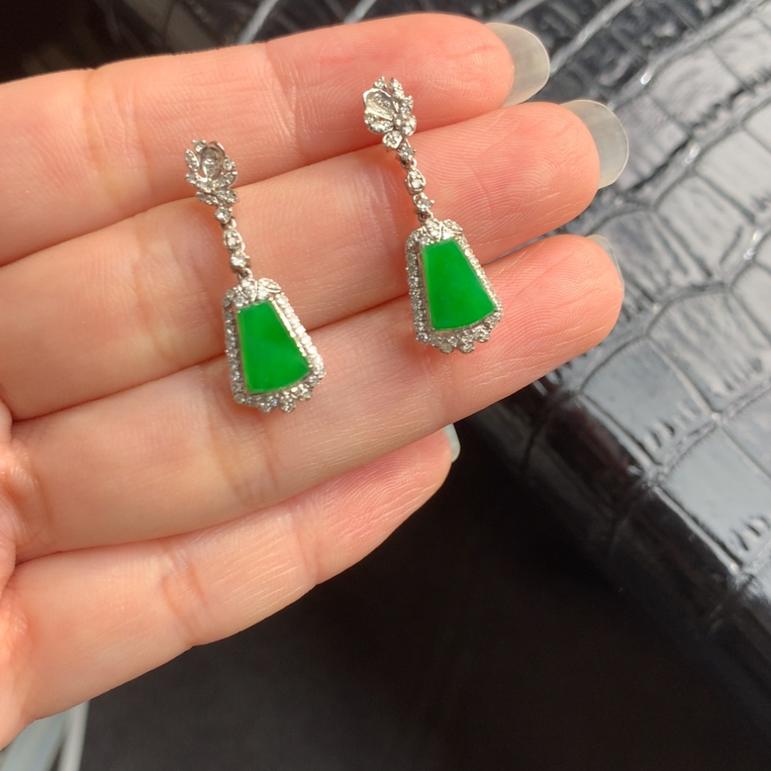 为***乖翡翠18K金镶嵌颈饰翡翠