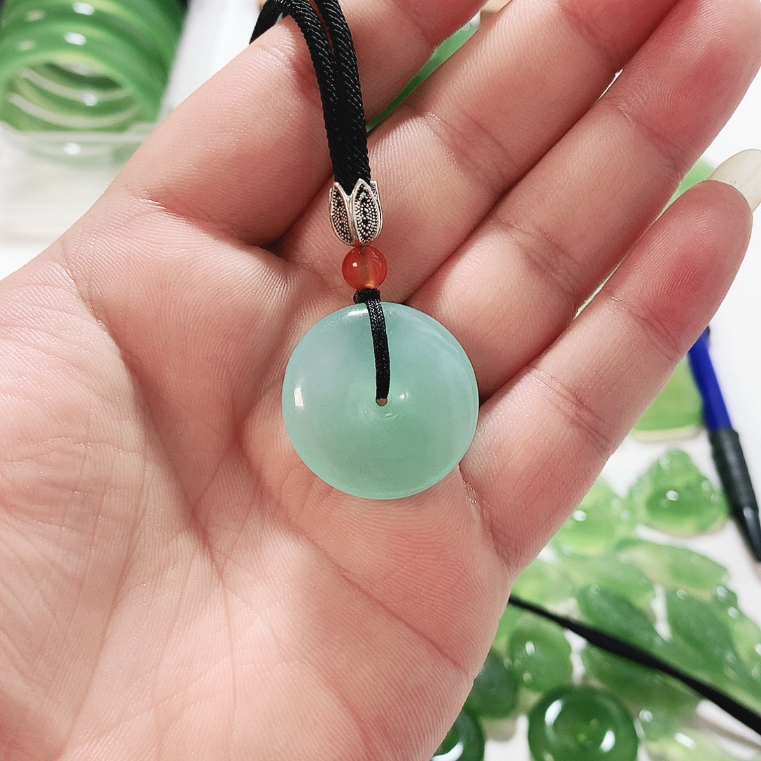 一***”蛇纹石玉未镶嵌挂件