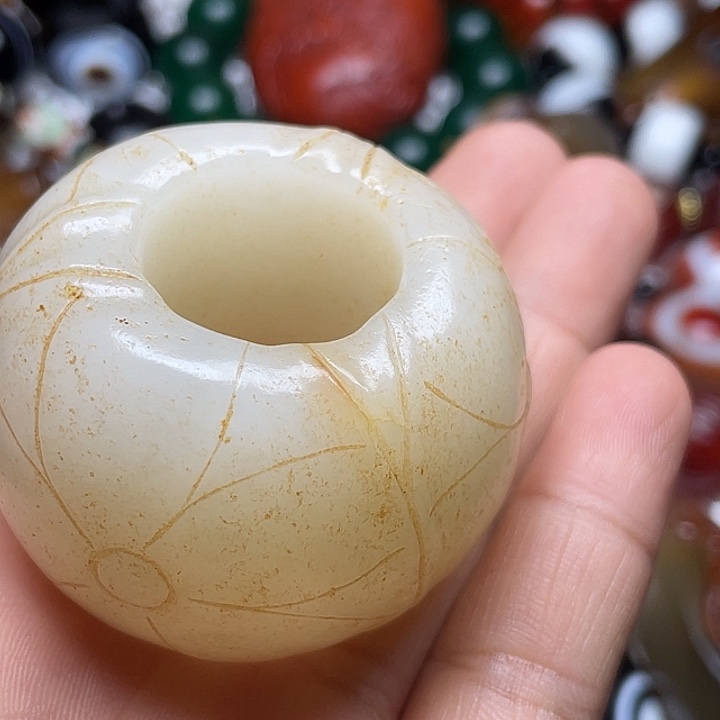 明***确颈饰未镶嵌和田玉