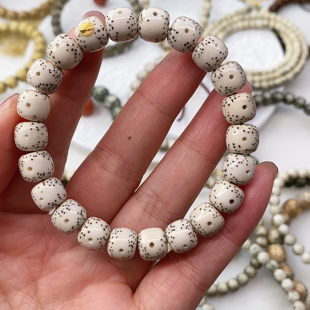 星月菩提手串国**油卡9+原白大留白