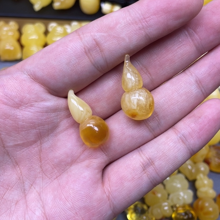 蜜蜡未镶嵌珠宝奇石