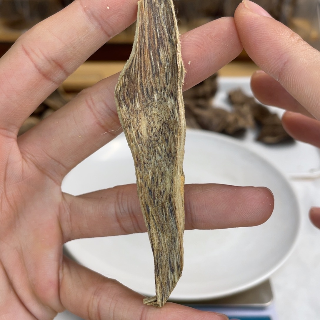 沉香碎屑沉香香港树根树皮油1.6克