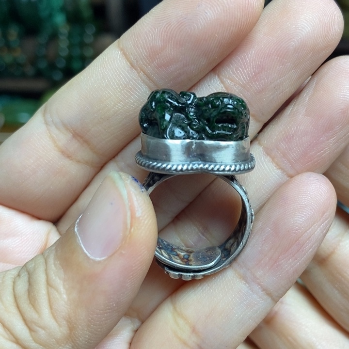 配饰银镶狮狮如意戒指