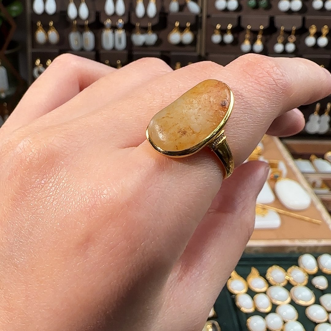 和田玉戒指18K金镶嵌