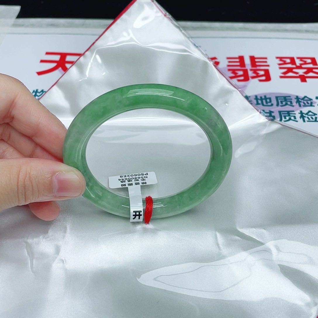 翡翠手镯未镶嵌圆54.8
