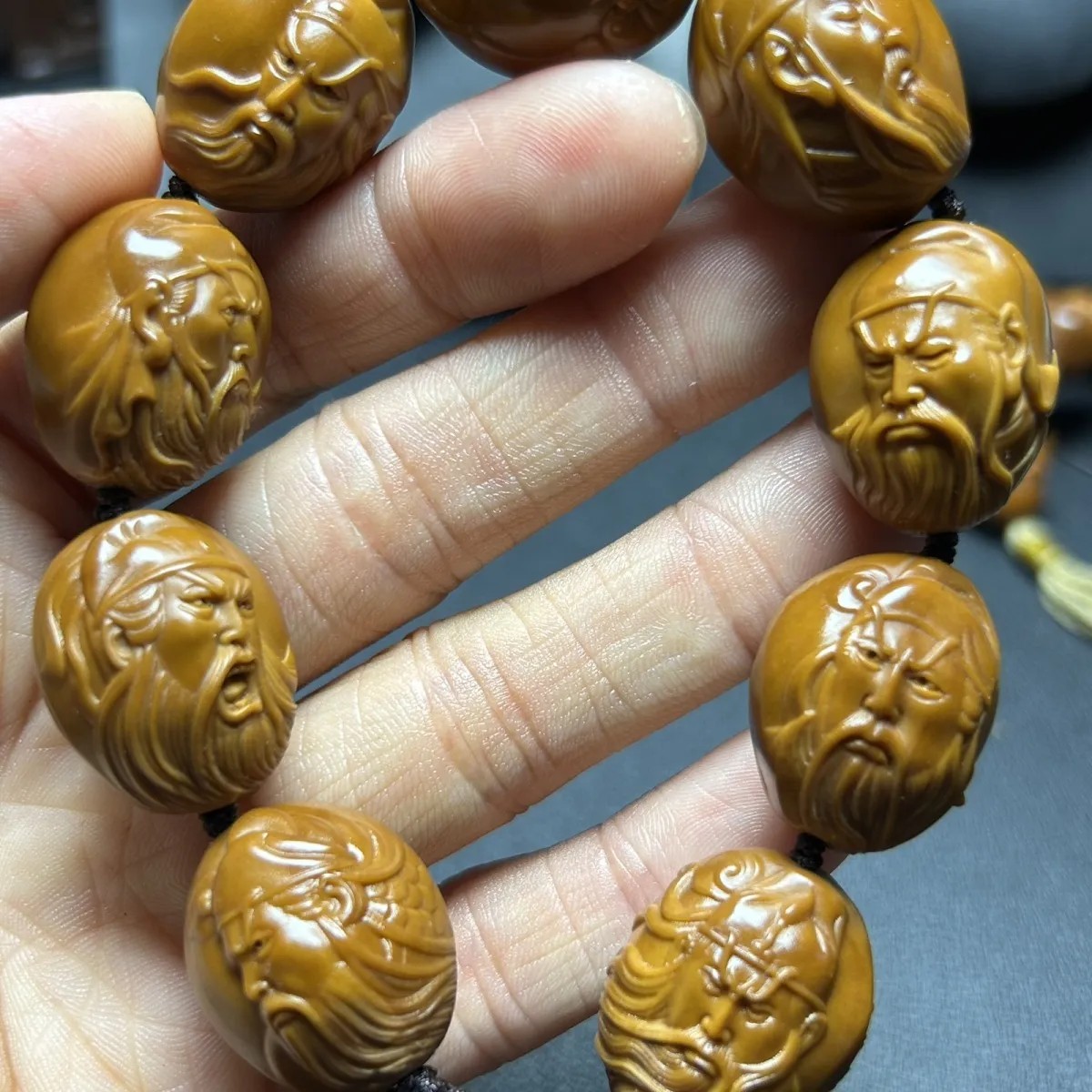 橄榄核精工雕刻关公文玩手串2.0