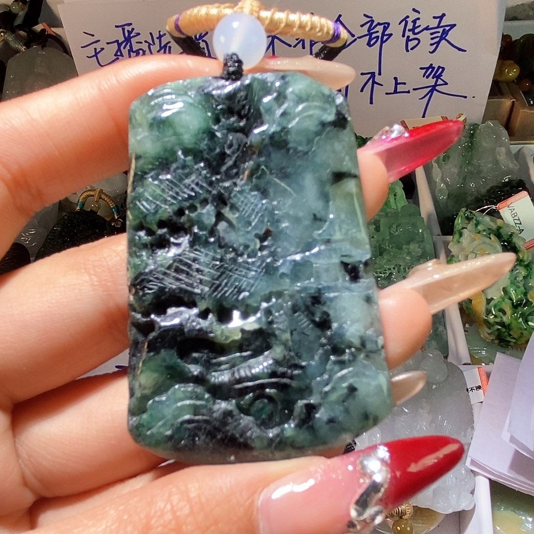 翡翠颈饰未镶嵌天然