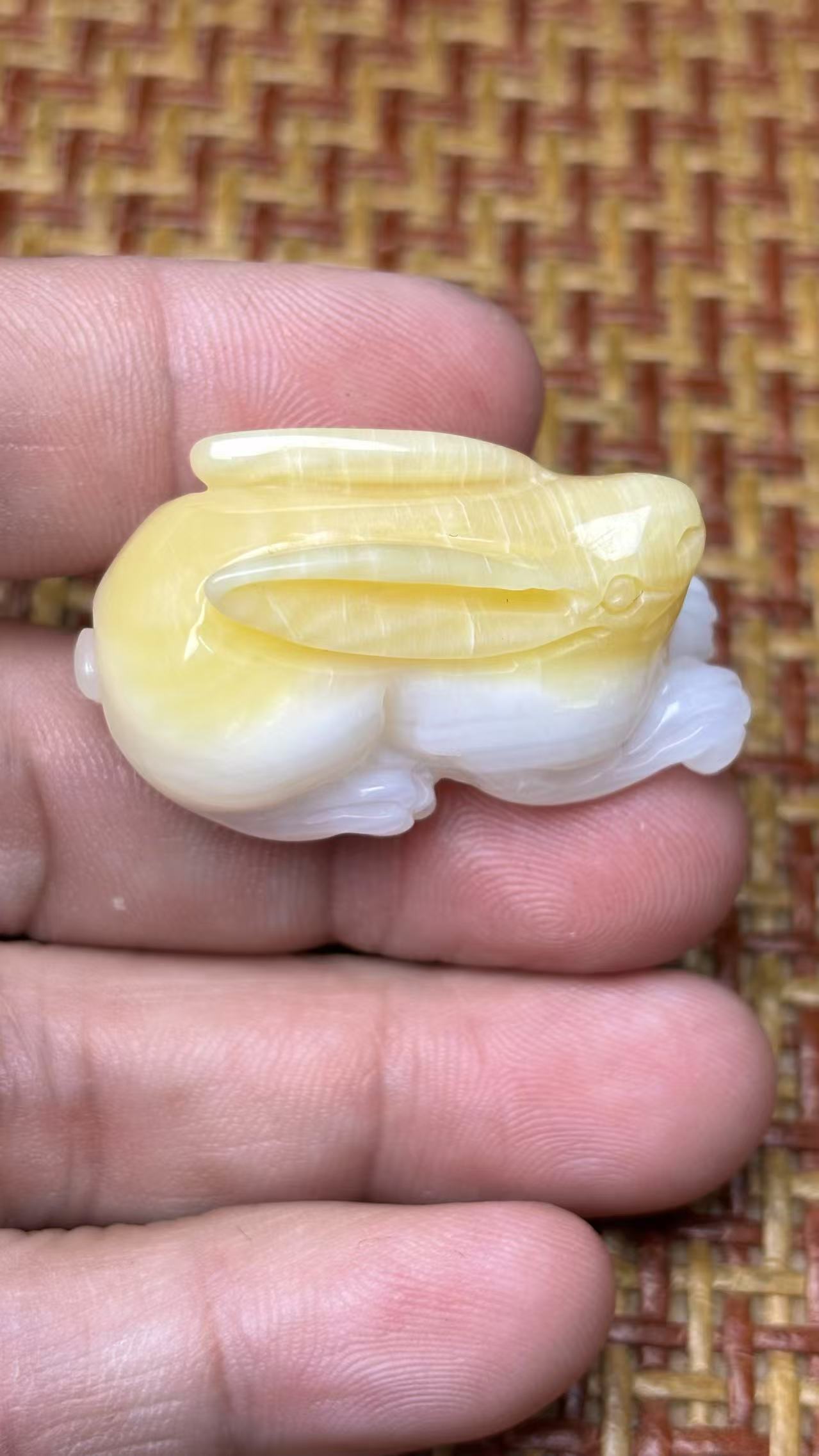 非金属仿珍珠吊坠 贝壳玉化俏色黄吊坠黄色