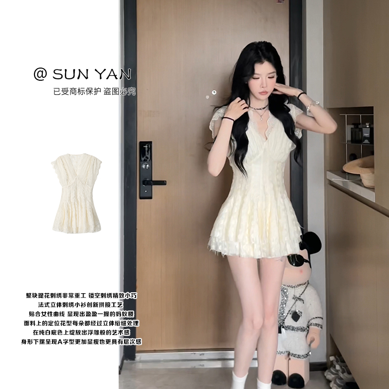 孙妍夏款【纳茨尔假日】法式甜美蕾丝镂空绣花收腰修身连衣裙新款