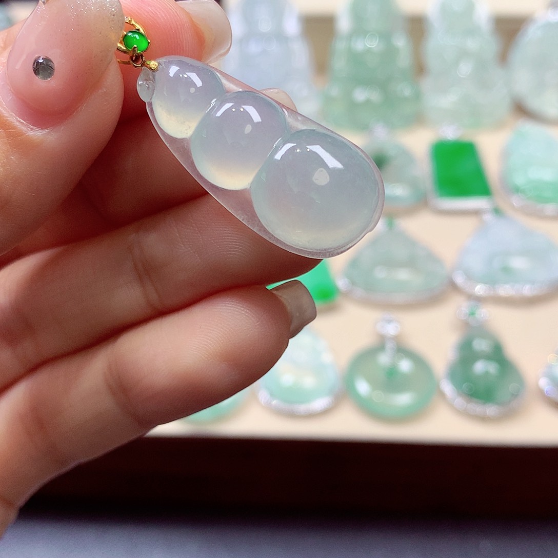 翡翠颈饰18K金镶嵌翡翠