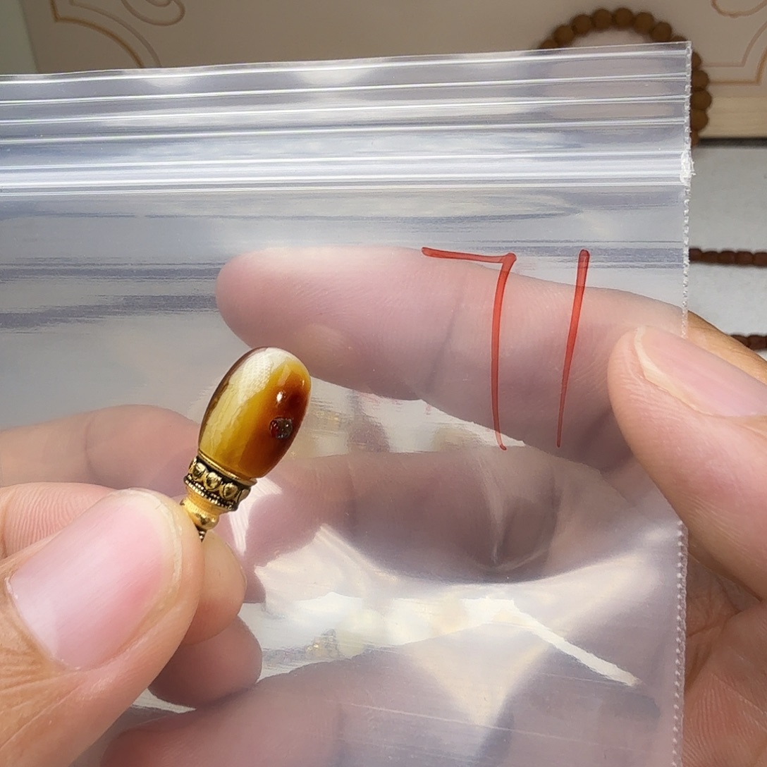 琥珀未镶嵌裸石琥珀