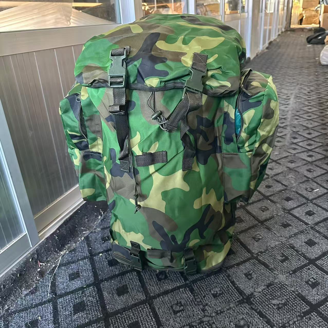 001双肩背包背囊