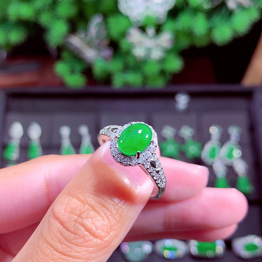 颈饰未镶嵌翡翠天然