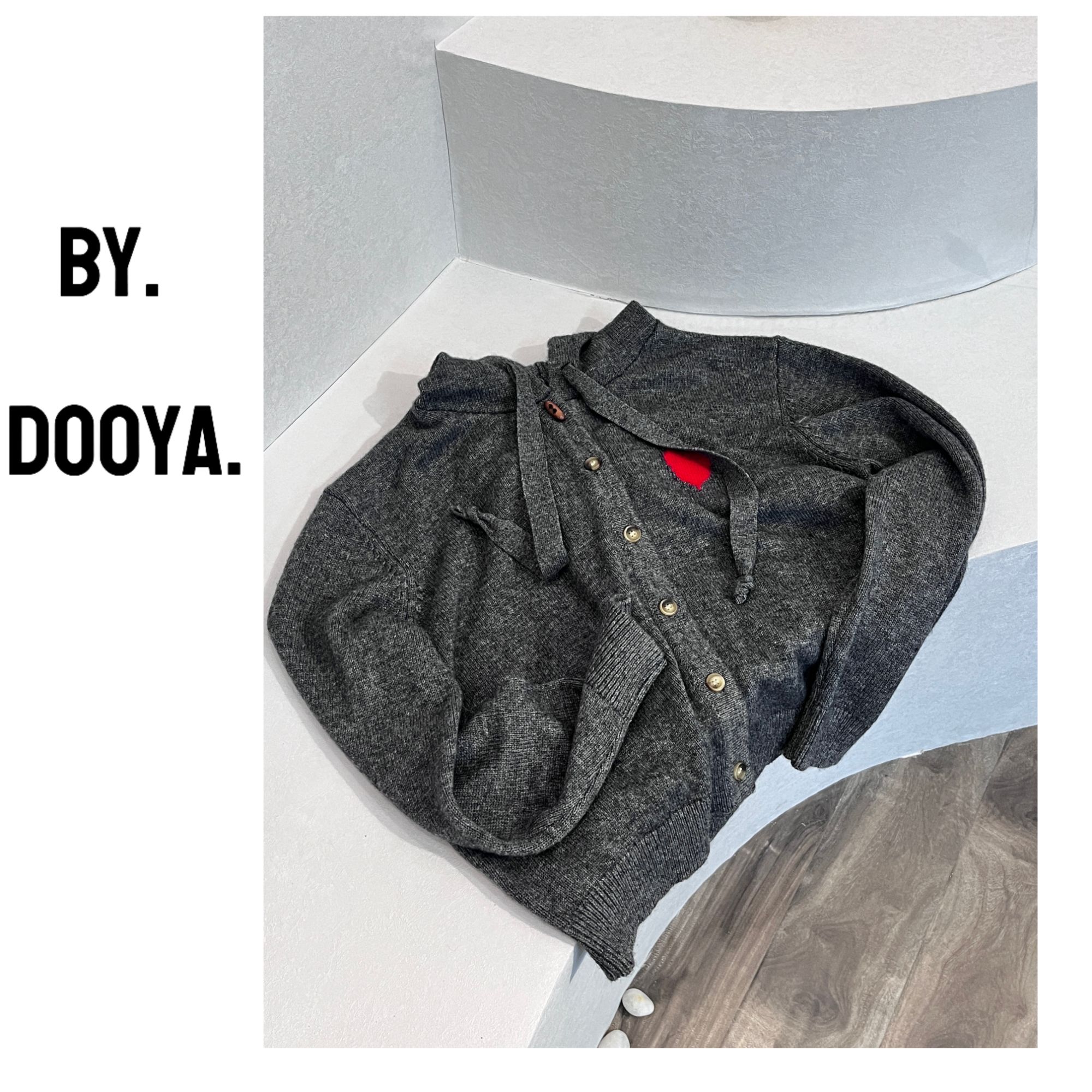 DOOYA 101403 红色爱心连帽灰色外套