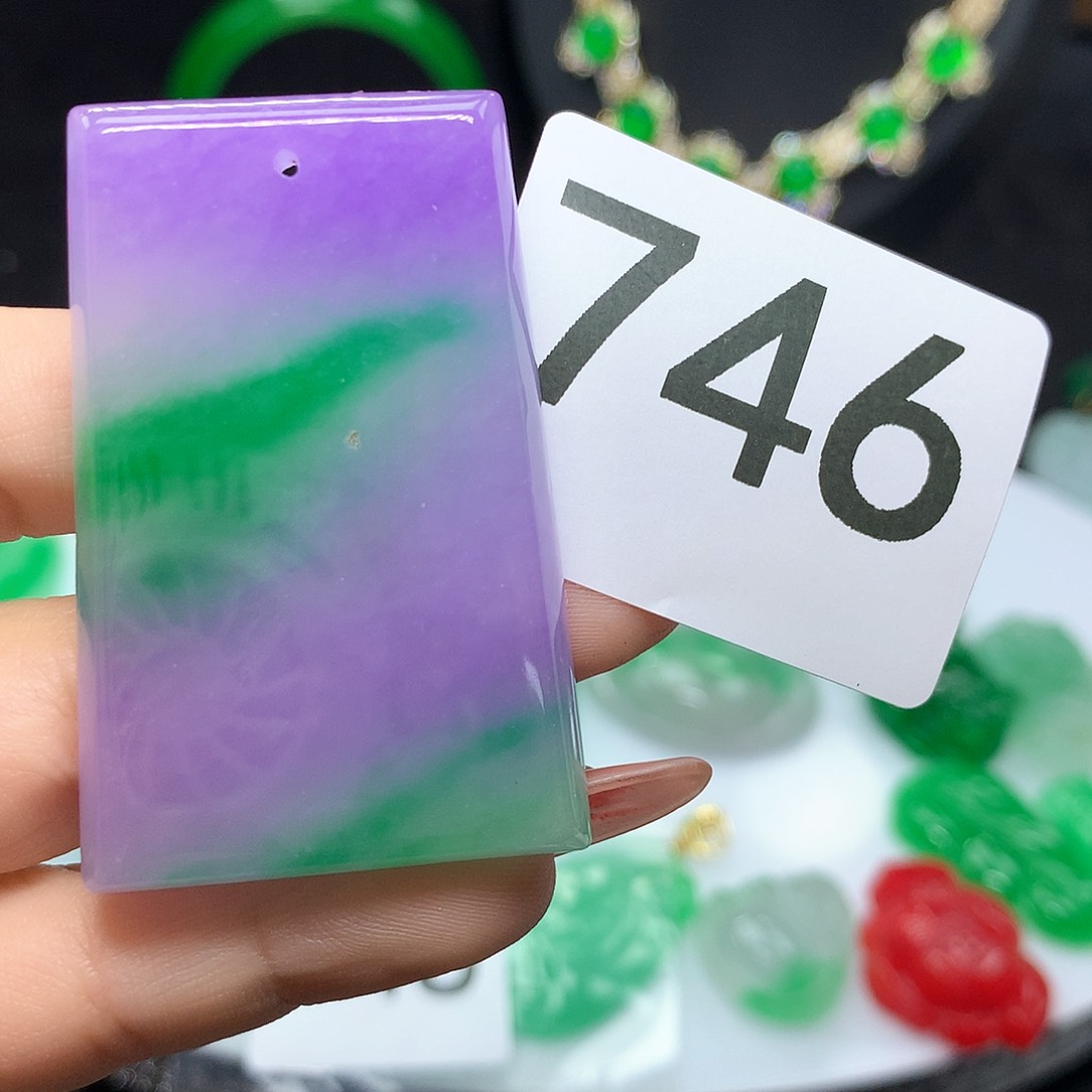 翡翠吊坠(赠链)未镶嵌