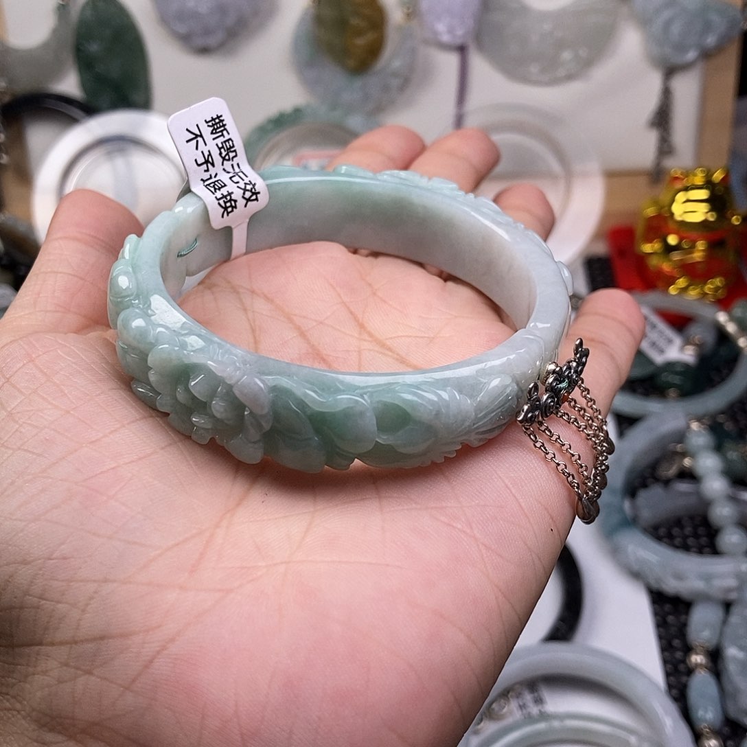 翡翠未镶嵌吊坠(赠链)?****u