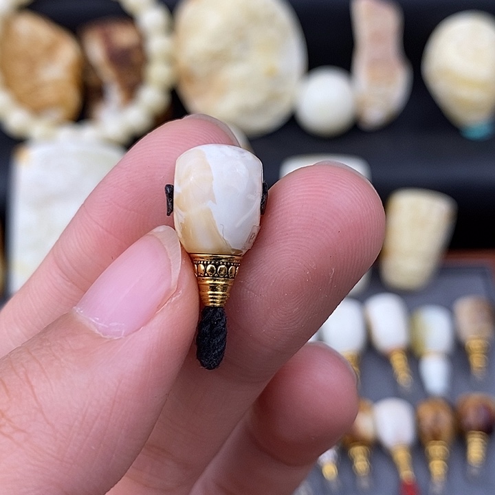 琥珀未镶嵌裸石9三通b1011