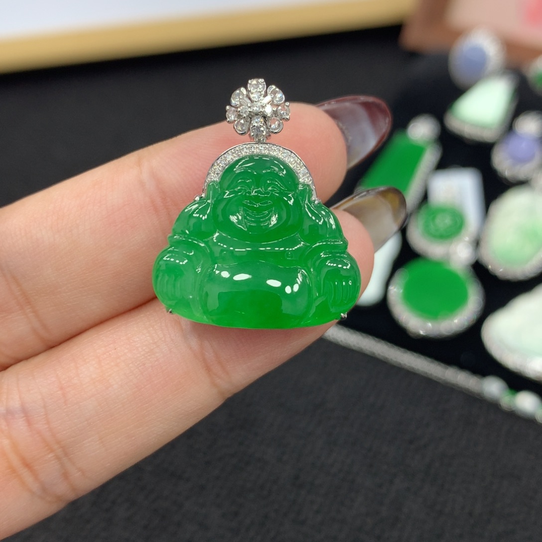 颈饰18K金镶嵌翡翠佛公