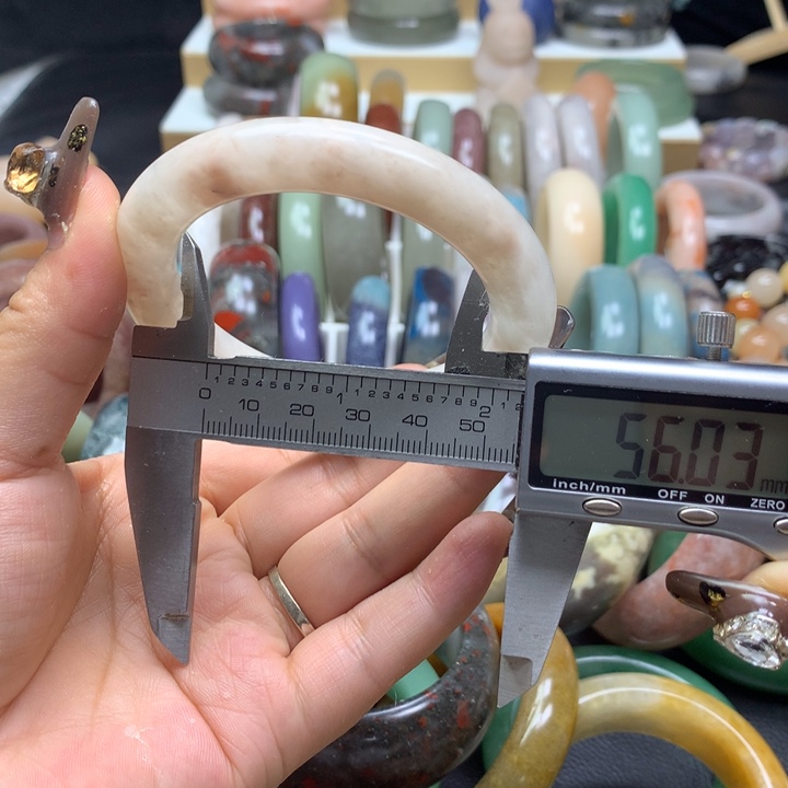 未镶嵌手镯石英质玉