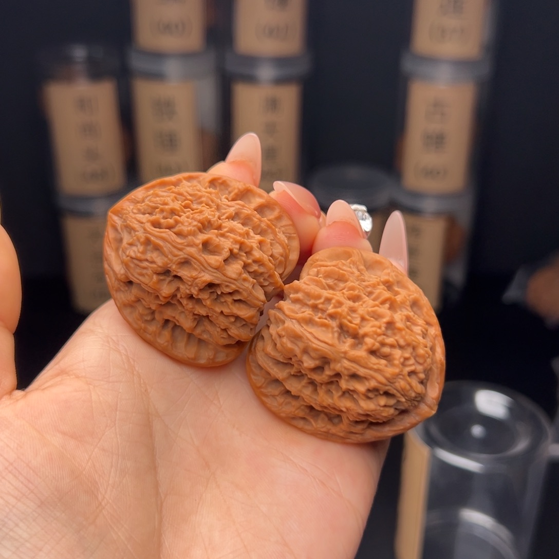 凯***开文玩核桃吊坠南蒋石