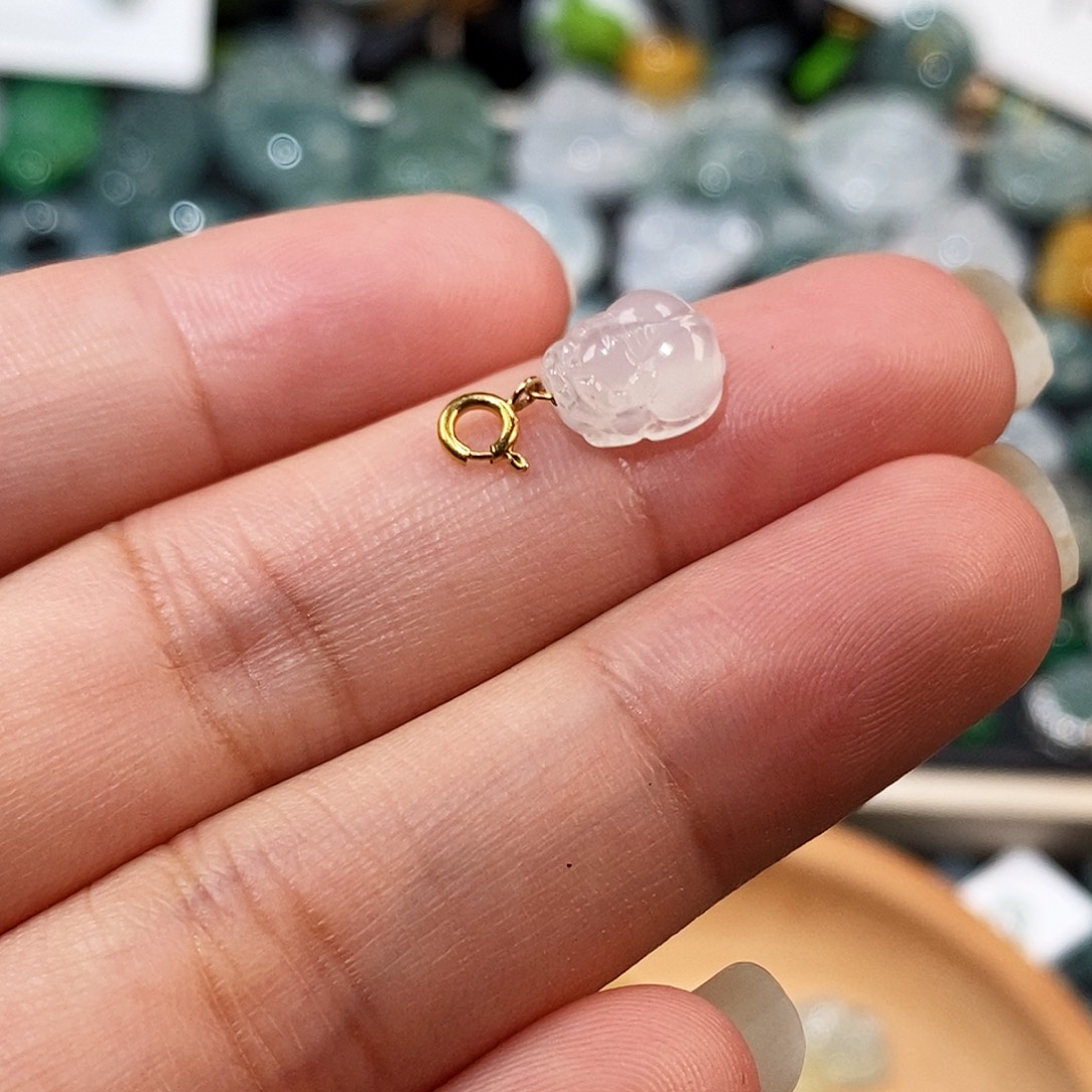 翡翠18K金镶嵌颈饰貔貅提溜