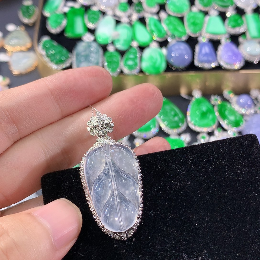 翡翠18K金镶嵌颈饰