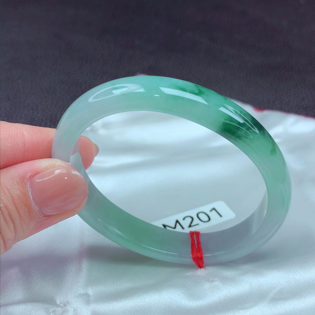 翡翠手镯未镶嵌手镯88