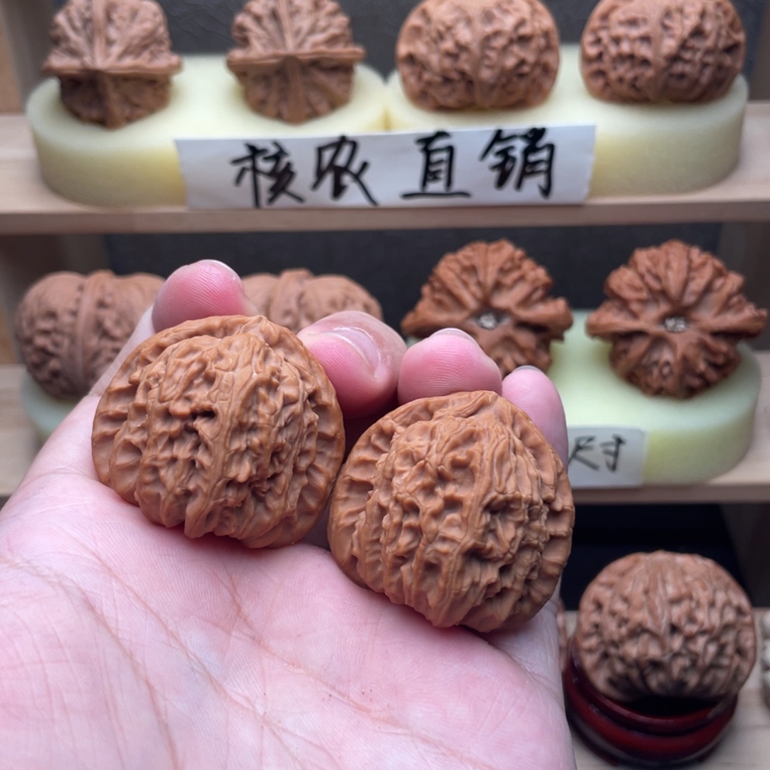 煎***王文玩核桃吊坠全品三角白37➕交友价