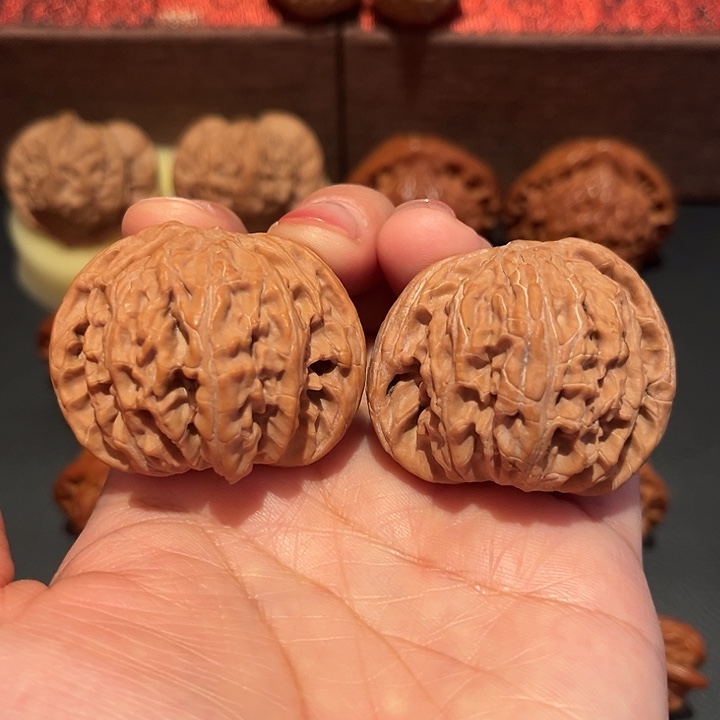 文玩核桃吊坠蝴蝶磨