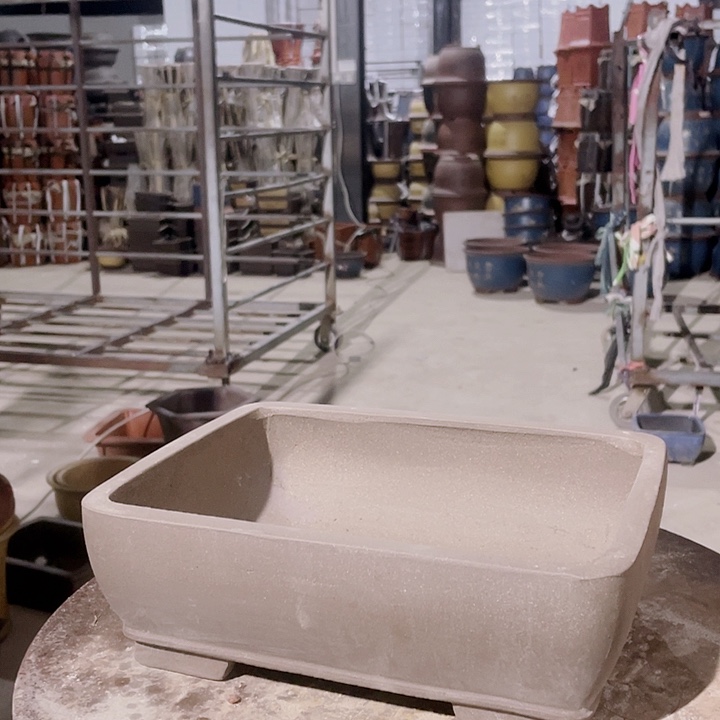 紫砂花盆等农作物生长