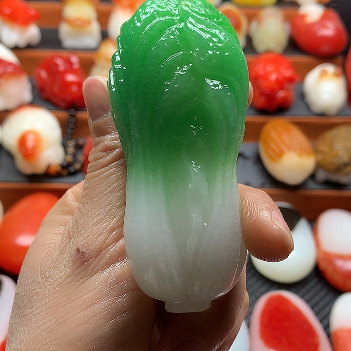 新疆戈壁五彩彩石石