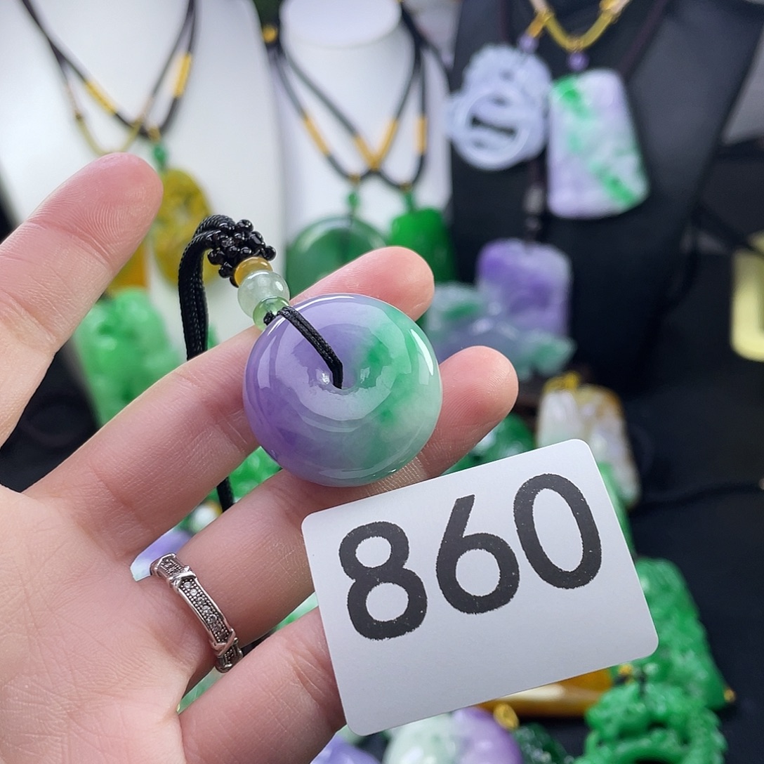 翡翠未镶嵌吊坠(赠链)