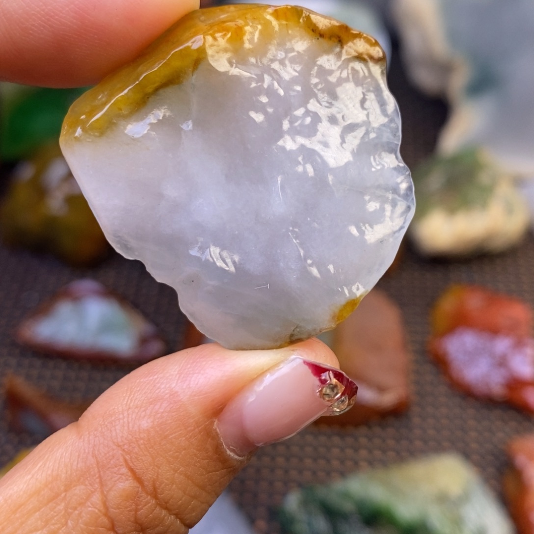 翡翠颈饰未镶嵌翡翠