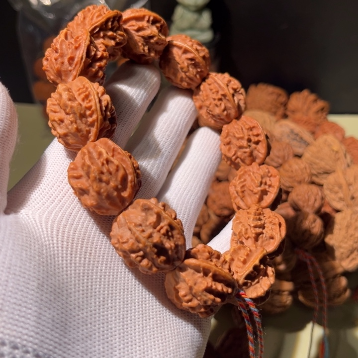 文玩核桃手串…………30