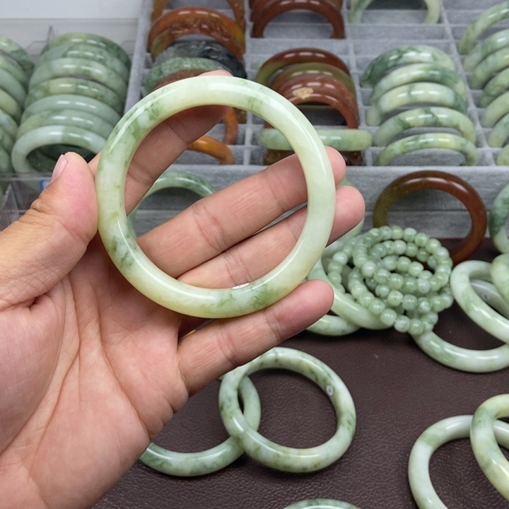 蛇纹石玉手镯未镶嵌心*