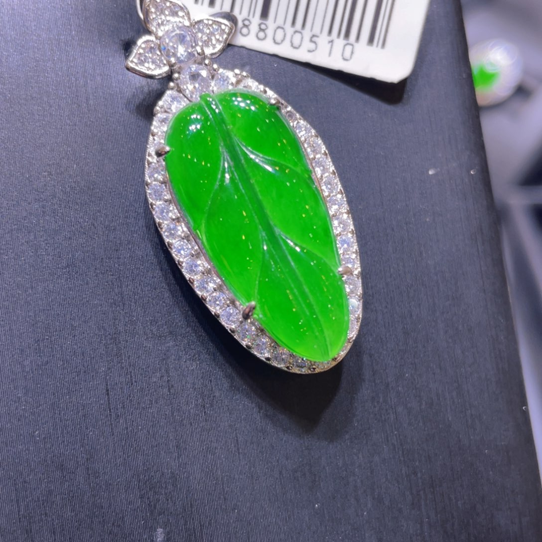 翡翠未镶嵌颈饰吊坠