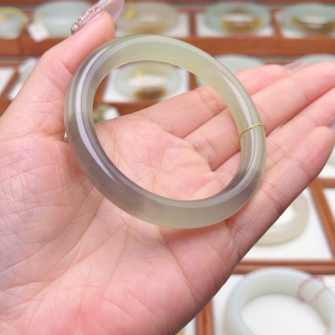 和田玉手镯未镶嵌52.6