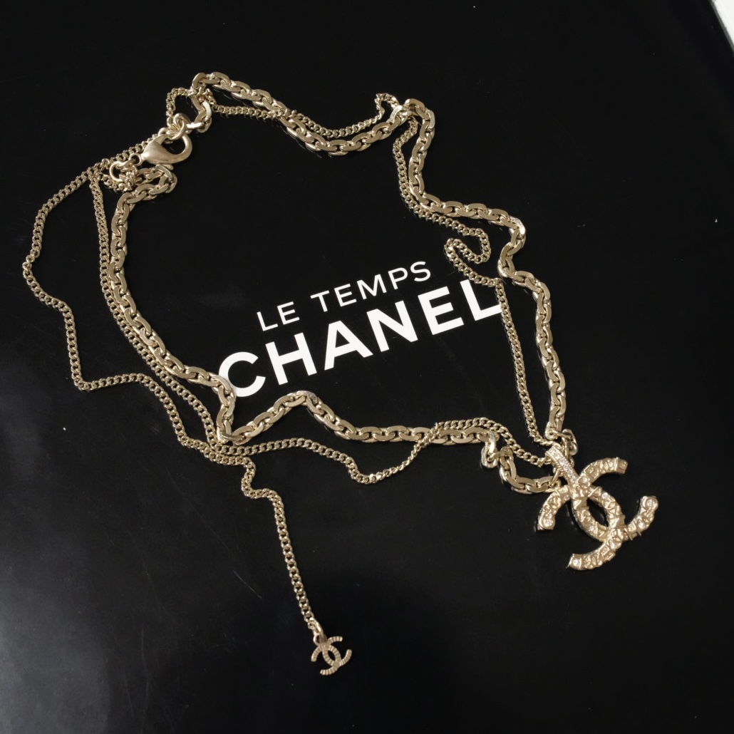 无折回Chanel 浮雕字母双C多层项链