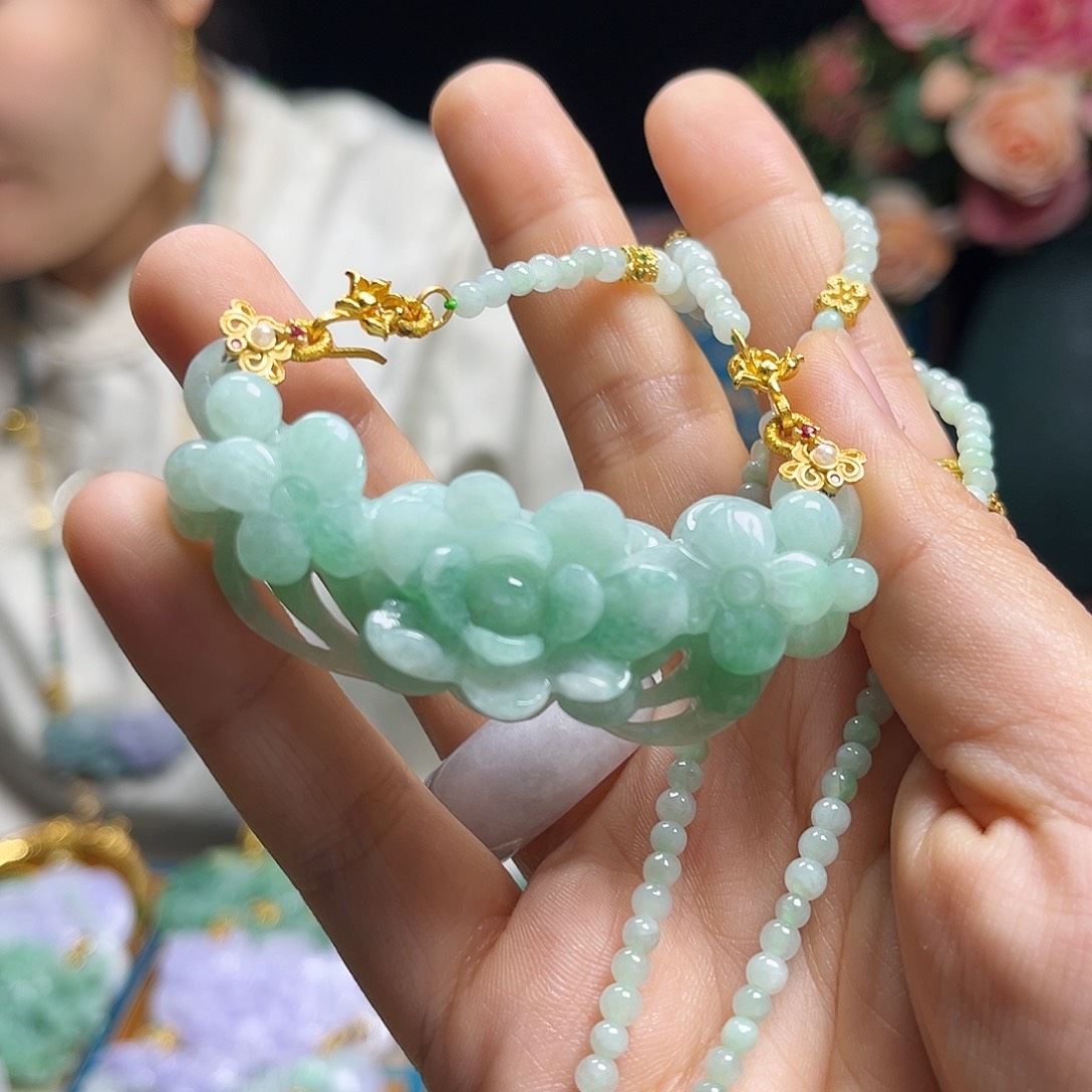 翡翠颈饰未镶嵌冰绿